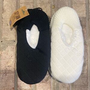 NWT 2 pair Northeast Outfitters women’s slippers - black and white
